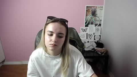 viktoria_lovely online show from 03-09-25, 12:20