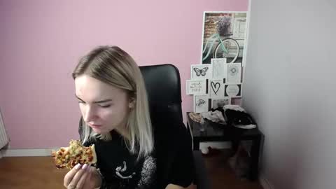 viktoria_lovely online show from 09-10-25, 06:57