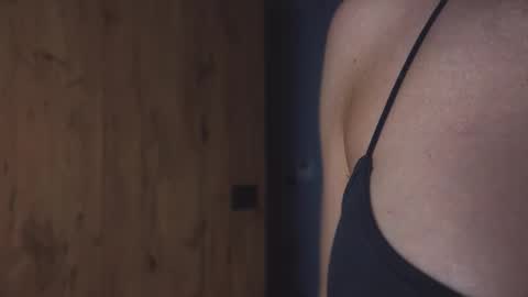 Snapshot of viktoria_www chatting on 03-05-26, 09:33 Viktoria www online show from 03-05-26, 09:33