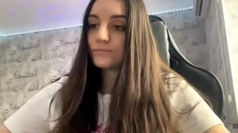 Ellie online show from 08-04-26, 05:43