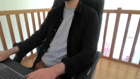 Snapshot of vince_du_80 chatting on 10-31-25, 03:02 Vince online show from 10-31-25, 03:02