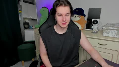 Vincent Strong online show from 05-03-26, 03:23