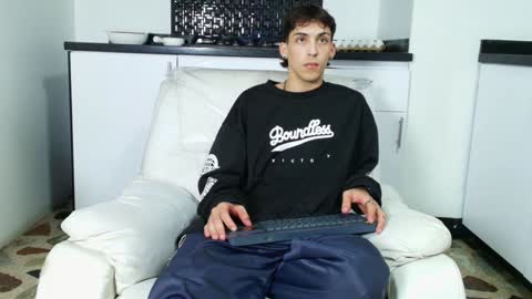 Snapshot of vincenthunter chatting on 01-28-25, 10:12 Vincent online show from 01-28-25, 10:12