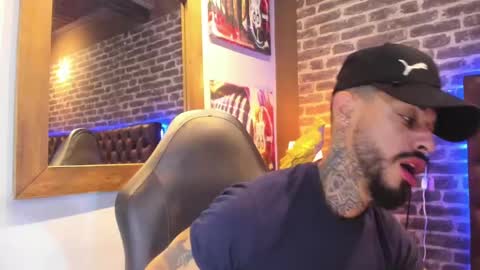 Snapshot of vinzenzrizzo chatting on 09-25-25, 04:49 ---Vinzen--- online show from 09-25-25, 04:49
