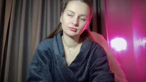 Snapshot of viola_1 chatting on 10-23-25, 01:05 Funny girl online show from 10-23-25, 01:05