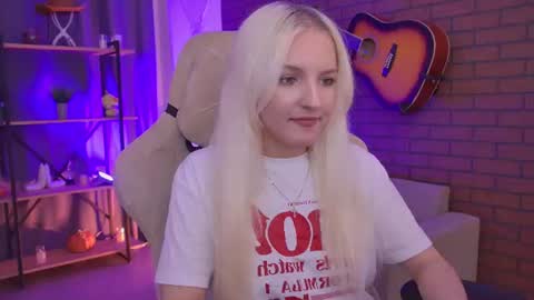 Snapshot of violamore chatting on 06-19-26, 07:06 violamore online show from 06-19-26, 07:06