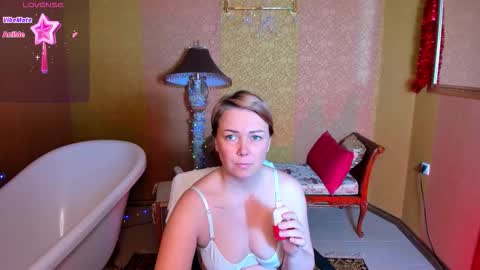 Snapshot of violarayden chatting on 12-21-25, 04:30 Viola online show from 12-21-25, 04:30