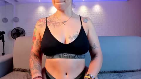 Violett  Everyday From 0530 to 1430 Col Time online show from 02-10-25, 01:44