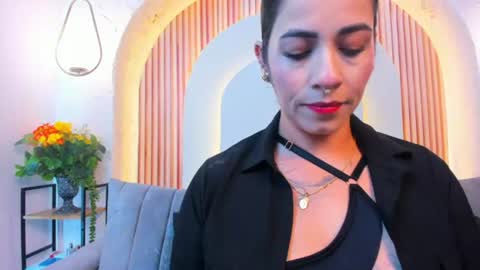 Snapshot of violeet_scottt chatting on 06-18-26, 10:09 Violette online show from 06-18-26, 10:09