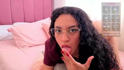 Snapshot of violet__15 chatting on 05-11-26, 04:04 violet__15 online show from 05-11-26, 04:04