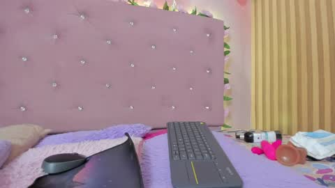 violet__taylor_ online show from 06-08-26, 02:23