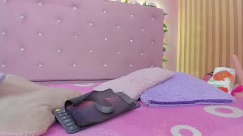 violet__taylor_ online show from 07-06-26, 02:19