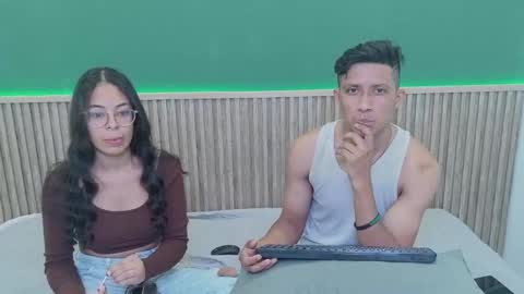 violet_and_dylan online show from 12-04-25, 12:03