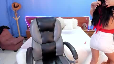 Snapshot of violet_anderson_ chatting on 07-25-26, 01:19 violet_anderson_ online show from 07-25-26, 01:19
