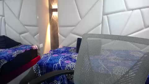 Violet online show from 04-18-26, 07:58