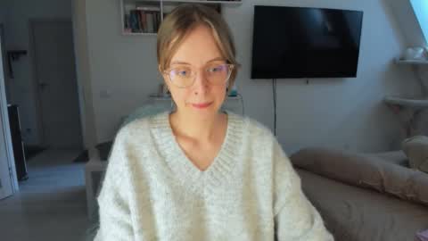 Snapshot of violet_blue_eyes chatting on 10-07-25, 12:24 Violet online show from 10-07-25, 12:24