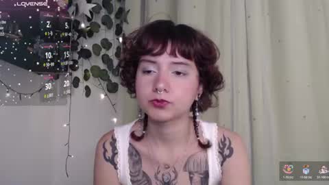 Snapshot of violet_bluee chatting on 06-21-26, 08:06 Violet online show from 06-21-26, 08:06