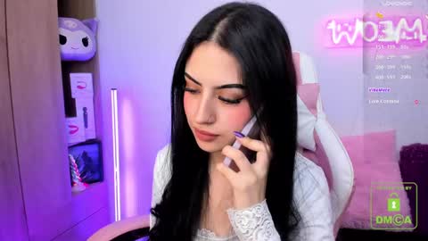 Snapshot of violet_catt chatting on 02-06-25, 05:30 Violeta  online show from 02-06-25, 05:30