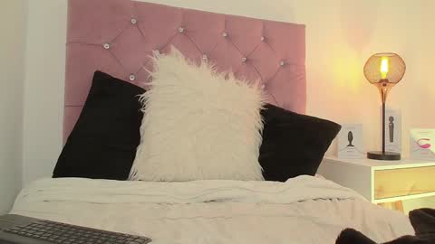 Mary online show from 01-10-25, 02:23
