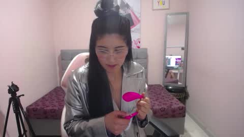 Violet  online show from 11-25-25, 12:27