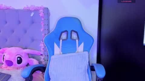 Snapshot of violet_rost chatting on 09-22-25, 03:58  Violet  online show from 09-22-25, 03:58