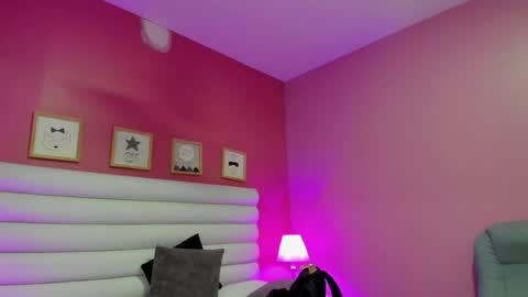 Snapshot of violet_sinclair chatting on 04-24-26, 11:23 violet_sinclair online show from 04-24-26, 11:23
