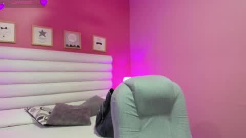 Snapshot of violet_sinclair chatting on 05-04-26, 11:28 violet_sinclair online show from 05-04-26, 11:28