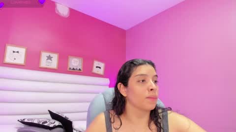 Snapshot of violet_sinclair chatting on 05-21-26, 11:17 violet_sinclair online show from 05-21-26, 11:17