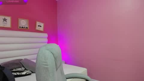 Snapshot of violet_sinclair chatting on 05-23-26, 11:25 violet_sinclair online show from 05-23-26, 11:25