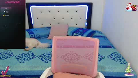 Snapshot of violet_stone22 chatting on 12-17-24, 02:01 Violeta online show from 12-17-24, 02:01