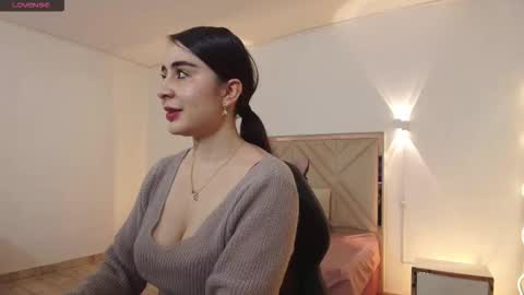 violet_tay1 online show from 10-26-25, 12:00