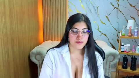 Snapshot of violet_tf chatting on 07-01-26, 08:30 Violet online show from 07-01-26, 08:30