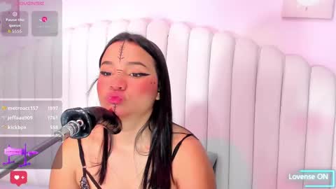 Violet online show from 11-23-25, 12:05