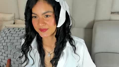Snapshot of violet_vyx chatting on 05-16-26, 04:20 Violet online show from 05-16-26, 04:20