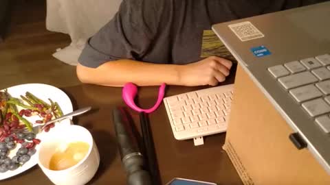 violet_winter97 online show from 05-14-26, 10:33