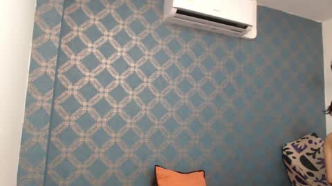 Snapshot of violeta_cute18 chatting on 01-05-25, 01:13 Violeta online show from 01-05-25, 01:13