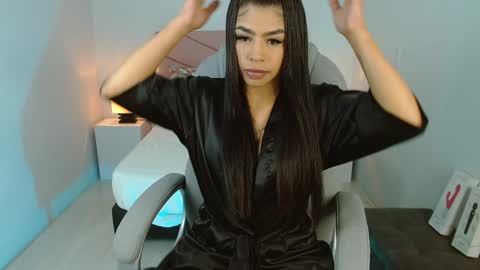 Snapshot of violeta_leon chatting on 01-18-25, 07:58 Violeta leon online show from 01-18-25, 07:58