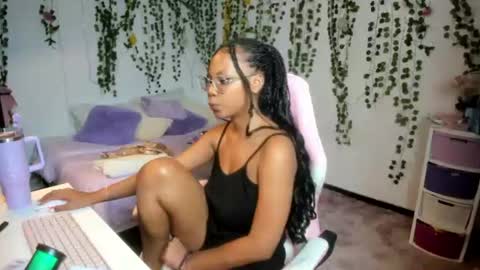 Snapshot of violeta_miler_ chatting on 06-17-26, 06:42 Violeta online show from 06-17-26, 06:42