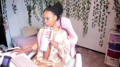 Snapshot of violeta_miler_ chatting on 07-20-26, 05:59 Violeta online show from 07-20-26, 05:59