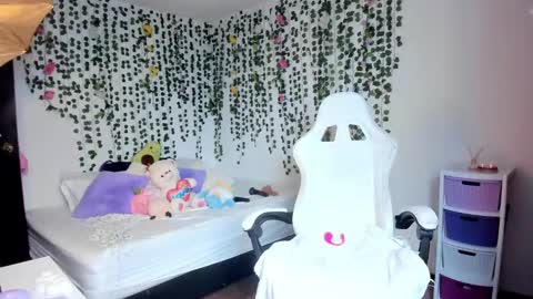 Violeta online show from 01-25-25, 05:19