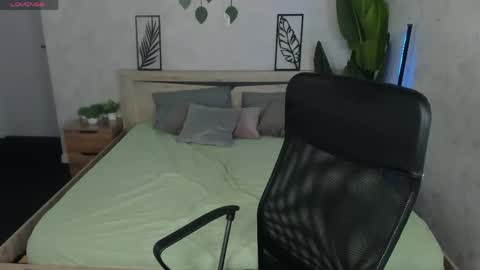 Snapshot of violeta_paul chatting on 06-08-26, 01:28 Violeta online show from 06-08-26, 01:28