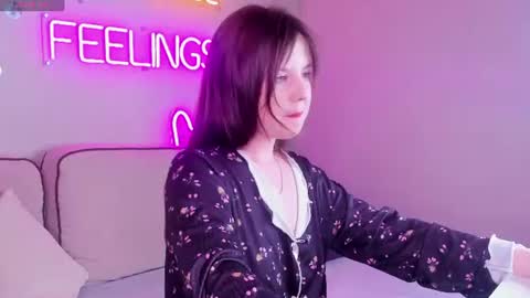 Snapshot of violeta_paul chatting on 06-11-26, 02:53 Violeta online show from 06-11-26, 02:53