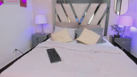 Snapshot of violetaa_moore chatting on 06-06-26, 11:26 violetaa_moore online show from 06-06-26, 11:26