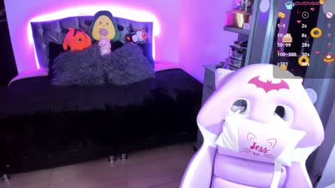 Violeta  Help me reach 150 thumbs up    online show from 12-27-24, 02:14