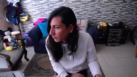 Snapshot of violetagomez_co chatting on 04-25-26, 06:05 Violeta Gmez online show from 04-25-26, 06:05