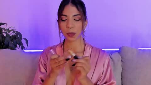 Snapshot of violetahills_ chatting on 05-10-26, 04:56 Violeta online show from 05-10-26, 04:56