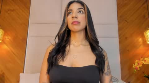 Snapshot of violetahills_ chatting on 05-18-26, 04:13 Violeta online show from 05-18-26, 04:13