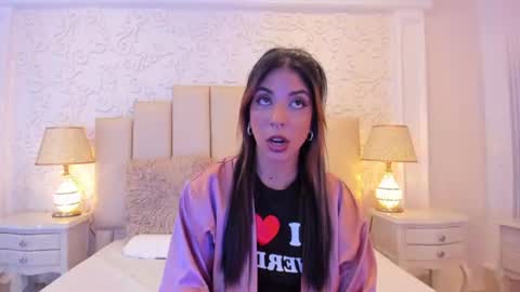 Snapshot of violetahills_ chatting on 07-26-26, 04:36 Violeta online show from 07-26-26, 04:36
