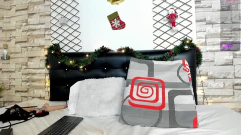 Snapshot of violetaqueen_ chatting on 12-15-24, 09:42 Violeta online show from 12-15-24, 09:42