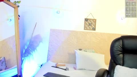 Snapshot of violetaqueen_ chatting on 02-07-25, 10:20 Violeta online show from 02-07-25, 10:20